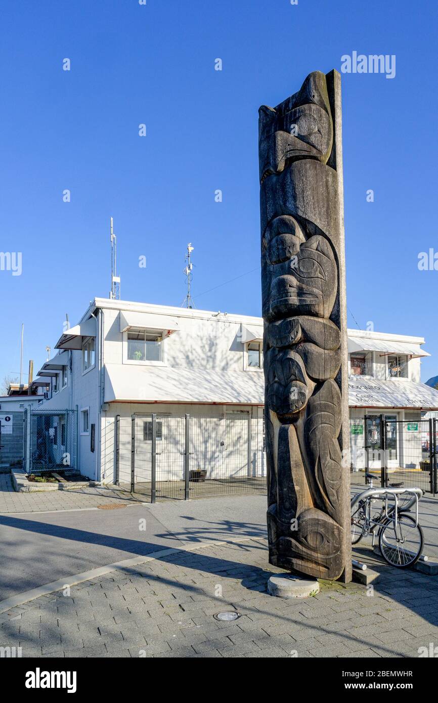 Totem pole, North Shore Spirit Trail, section de Mosquito Creek, North Vancouver (Colombie-Britannique), Canada Banque D'Images