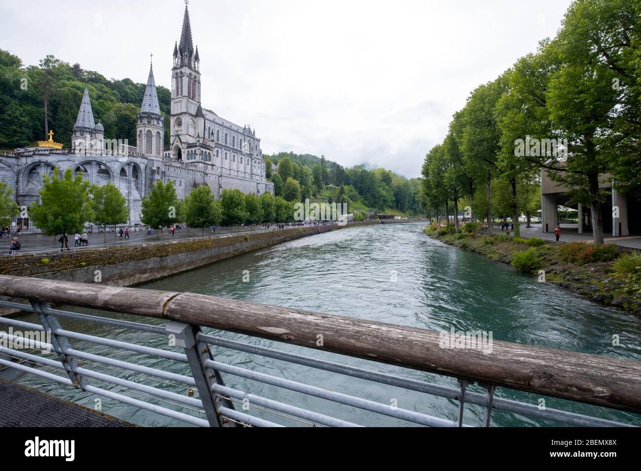 Donné de Pau à côté de la Basilique notre Dame du Rosaire à Lourdes, France, Europe Banque D'Images