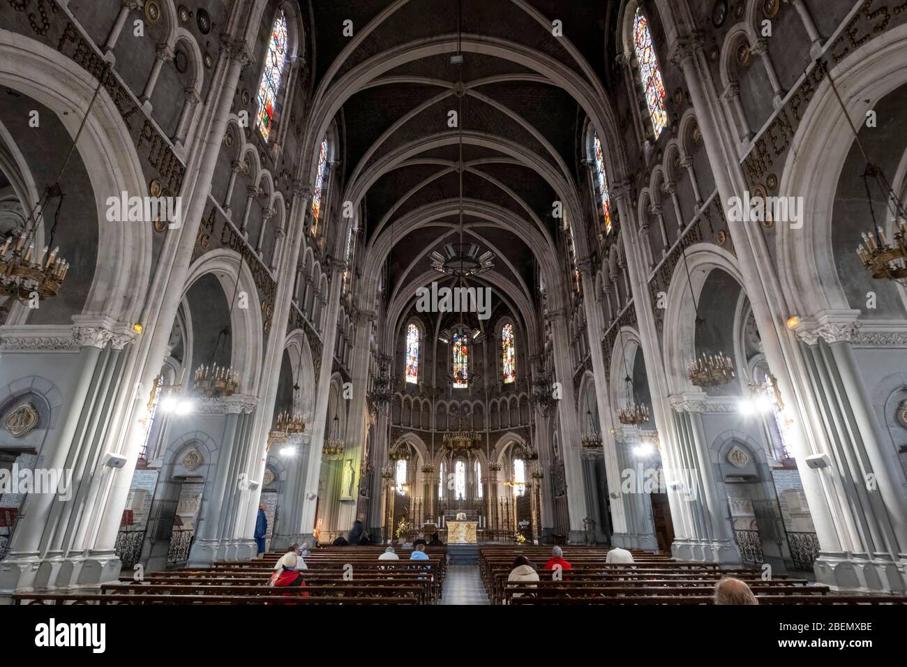 Nef de la Basilique notre Dame du Rosaire aka Église haute à Lourdes, France, Europe Banque D'Images