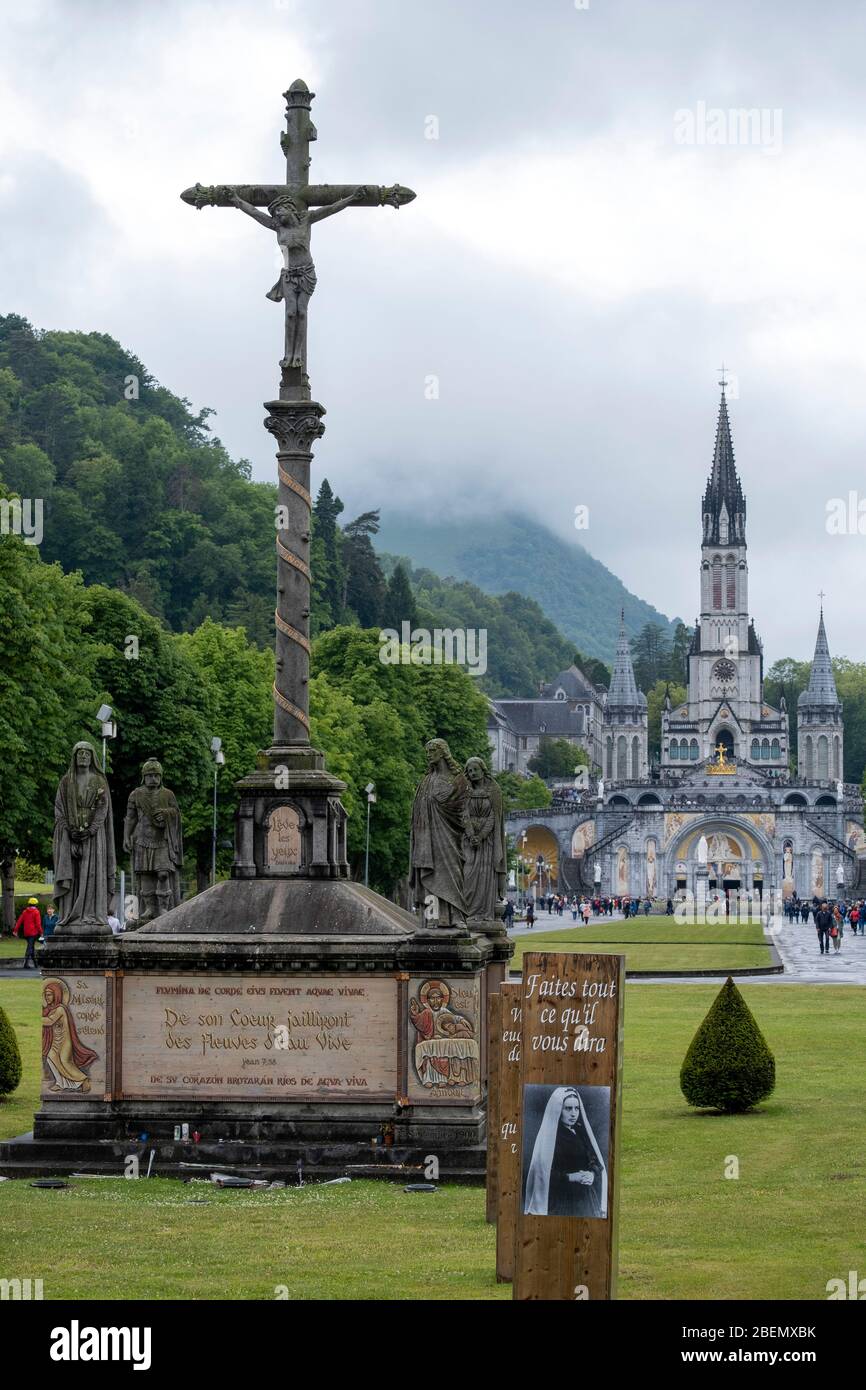 Basilique notre-Dame du Rosaire à Lourdes, France, Europe Banque D'Images