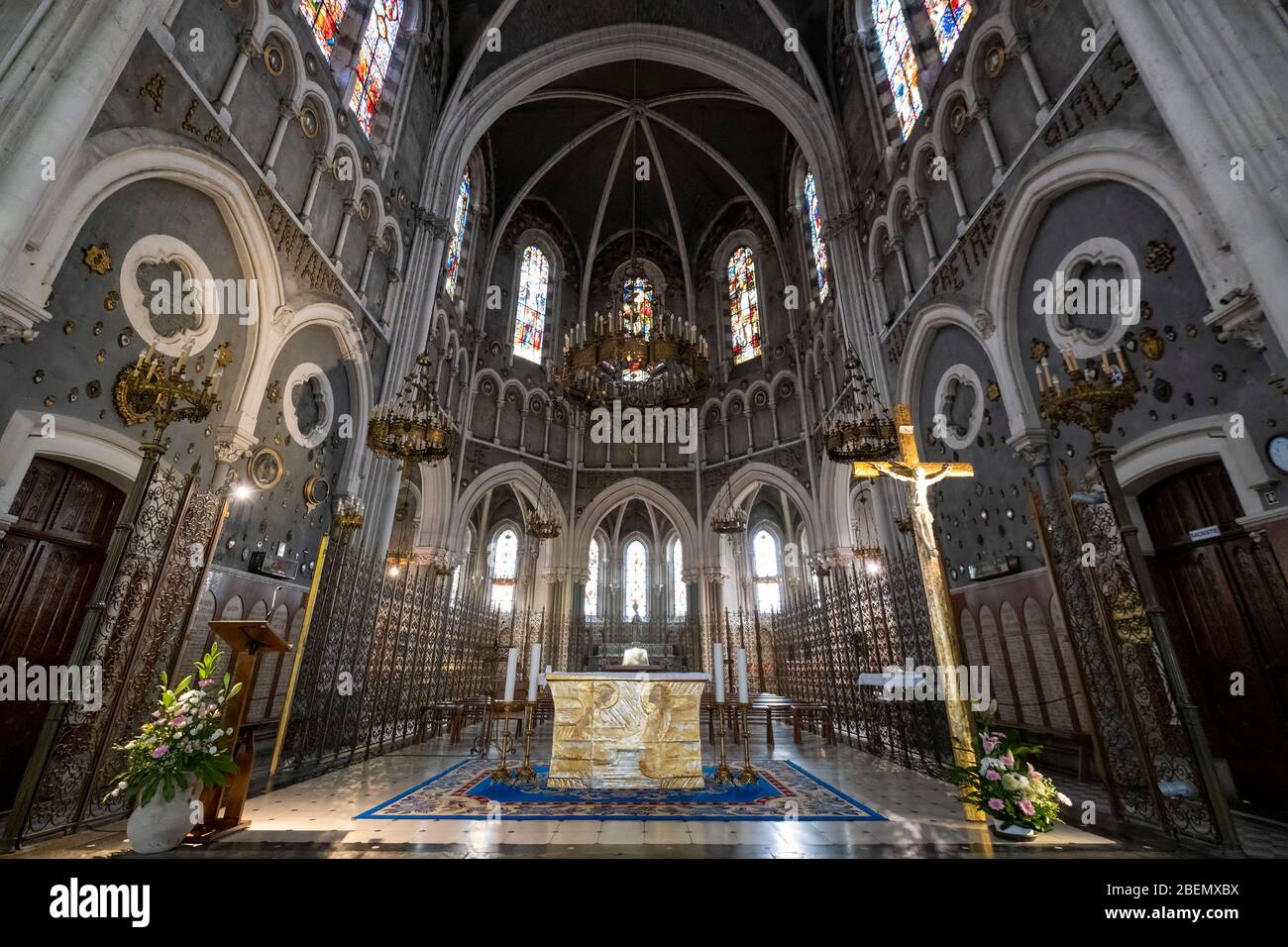 Intérieur de la basilique notre-Dame du Rosaire aka Église haute à Lourdes, France, Europe Banque D'Images