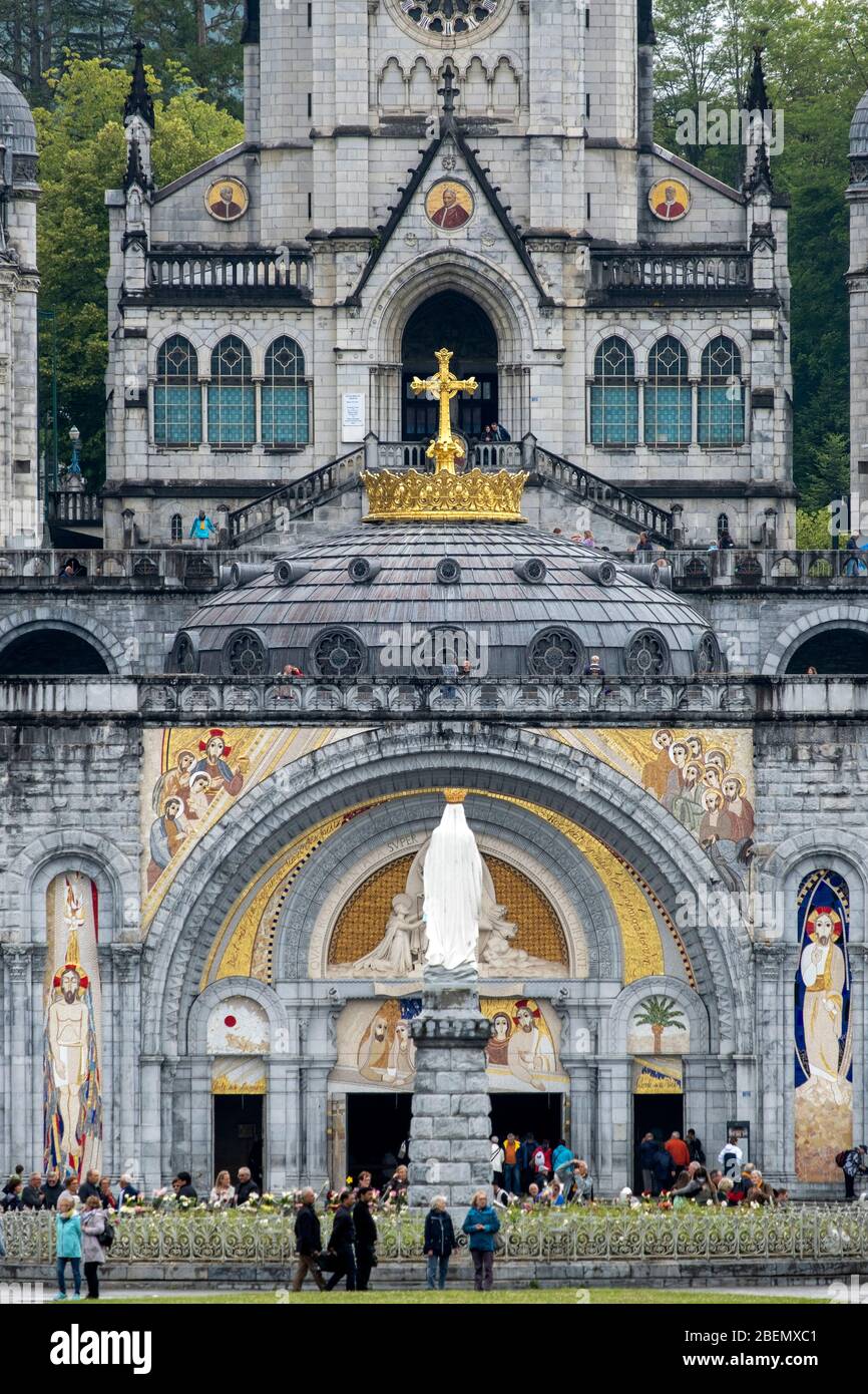 Basilique notre Dame de l'Immaculée conception à Lourdes, France, Europe Banque D'Images
