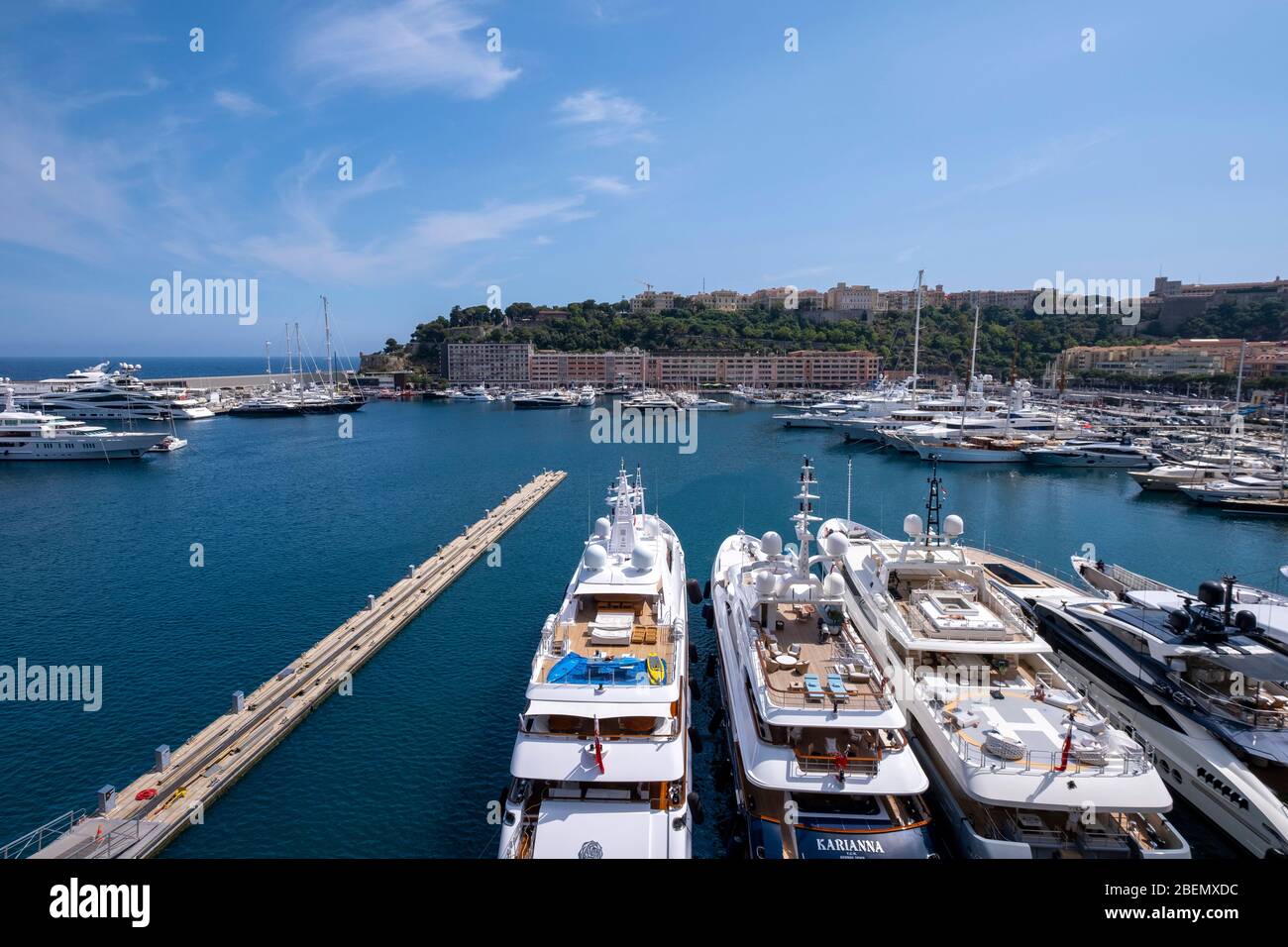 Yachts de luxe amarrés au Port Hercule à Monte Carlo, Monaco, Europe Banque D'Images