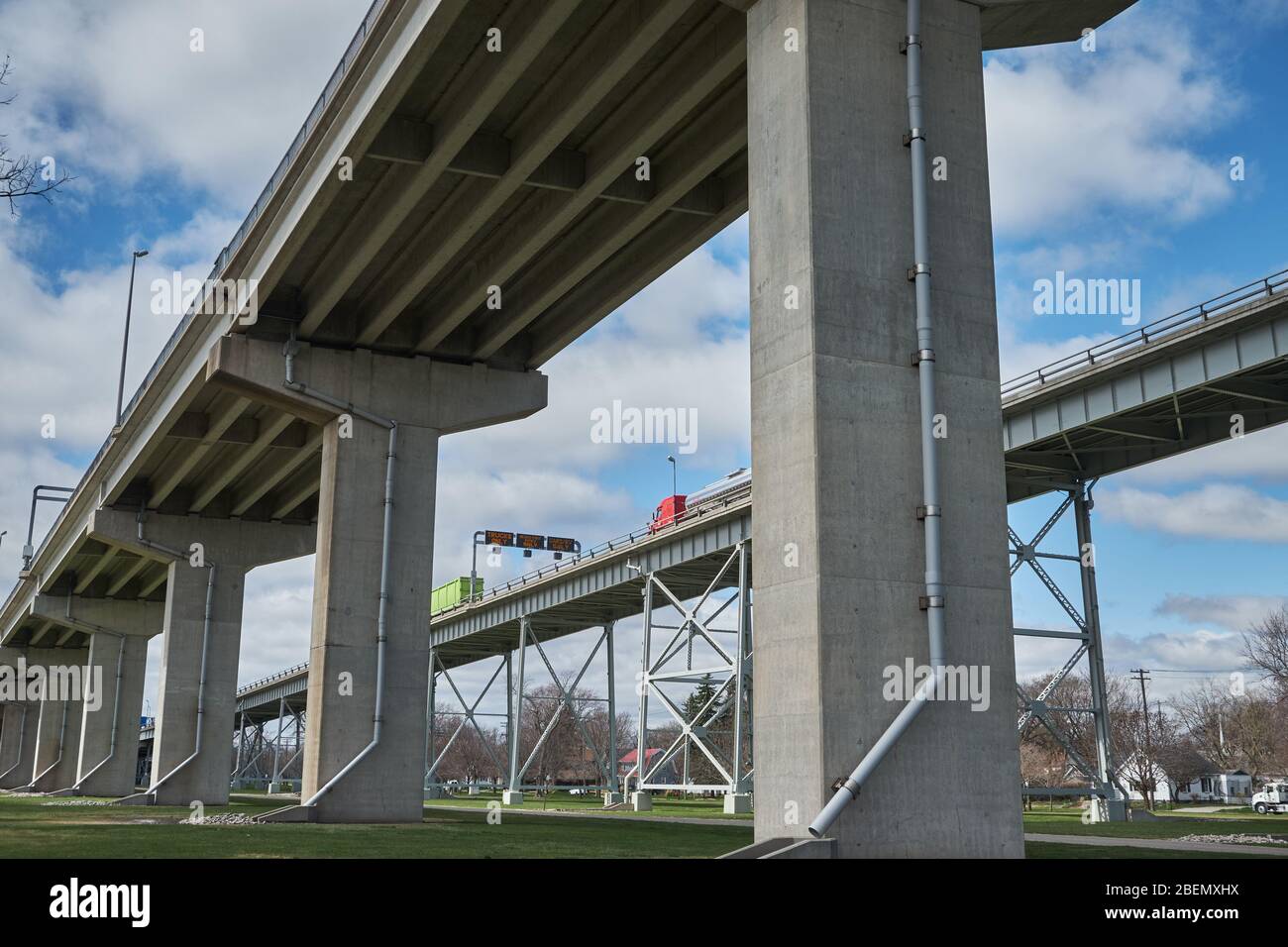 Pont Blue Water reliant Port Huron, Michigan États-Unis à Sarnia / point Edward Ontario Canada Banque D'Images