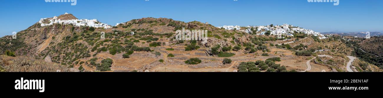 Panorama avec les villages de Trypiti et de Plaka, Milos, Grèce Banque D'Images