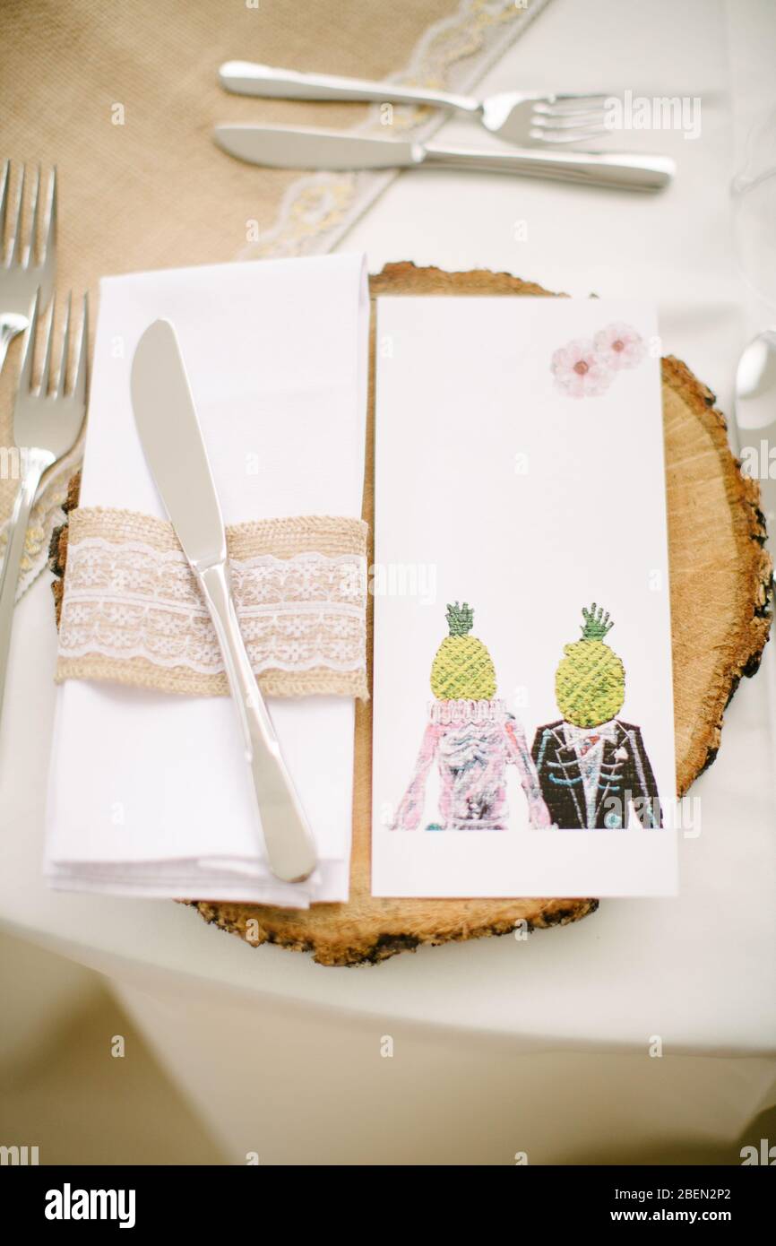 Carte de menu vide. Dîner de mariage. Têtes d'ananas. Banque D'Images