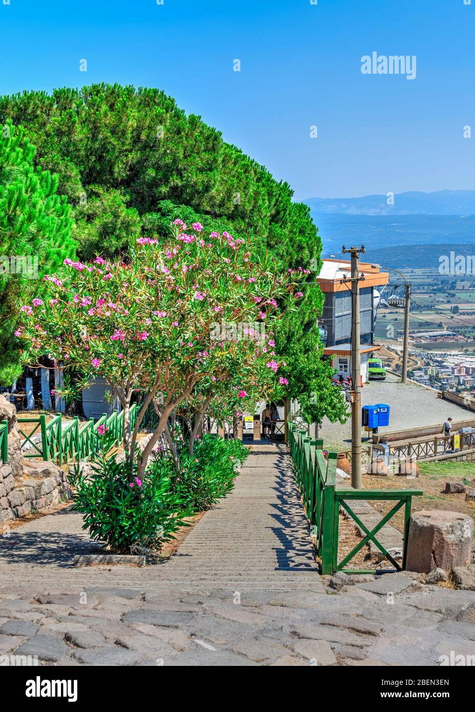 Pergamon, Turquie -07.22.2019. La station de câble supérieure Pergamon Acropolis en Turquie, lors d'une journée d'été ensoleillée Banque D'Images
