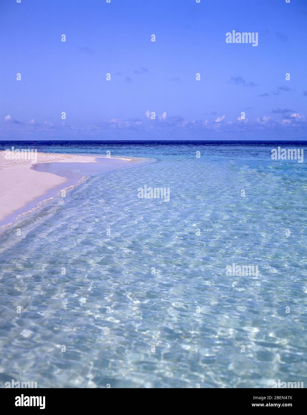 Tropical Beach, l'île de Kuda Bandos, Atoll de Kaafu, République des Maldives Banque D'Images