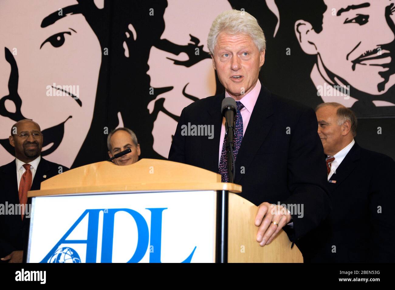 L'ancien président Bill Clinton fait un discours à la Ligue anti-diffamation en l'honneur du maire de Philadelphie, Michael A. Nutter, à Philadelphie, Pennyslvania, le 28 avril 2009. Crédit: Scott Weiner/MediaPunch Banque D'Images