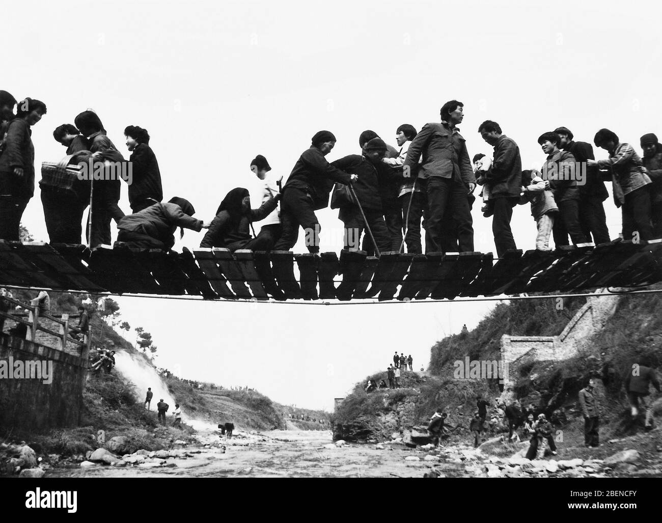 En 1990, les masses ont adoré Lao Tzu à travers le pont chaque année sur le 18 du calendrier lunaire dans la ville de Xilouguan Zhouzhi Comté de Shaanxi Banque D'Images