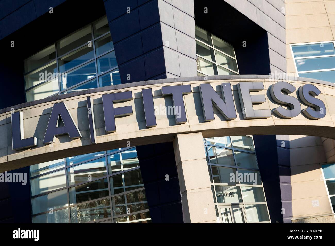 Un logo en dehors d'un emplacement LA Fitness à Wheaton, Maryland, le 2 avril 2020. Banque D'Images