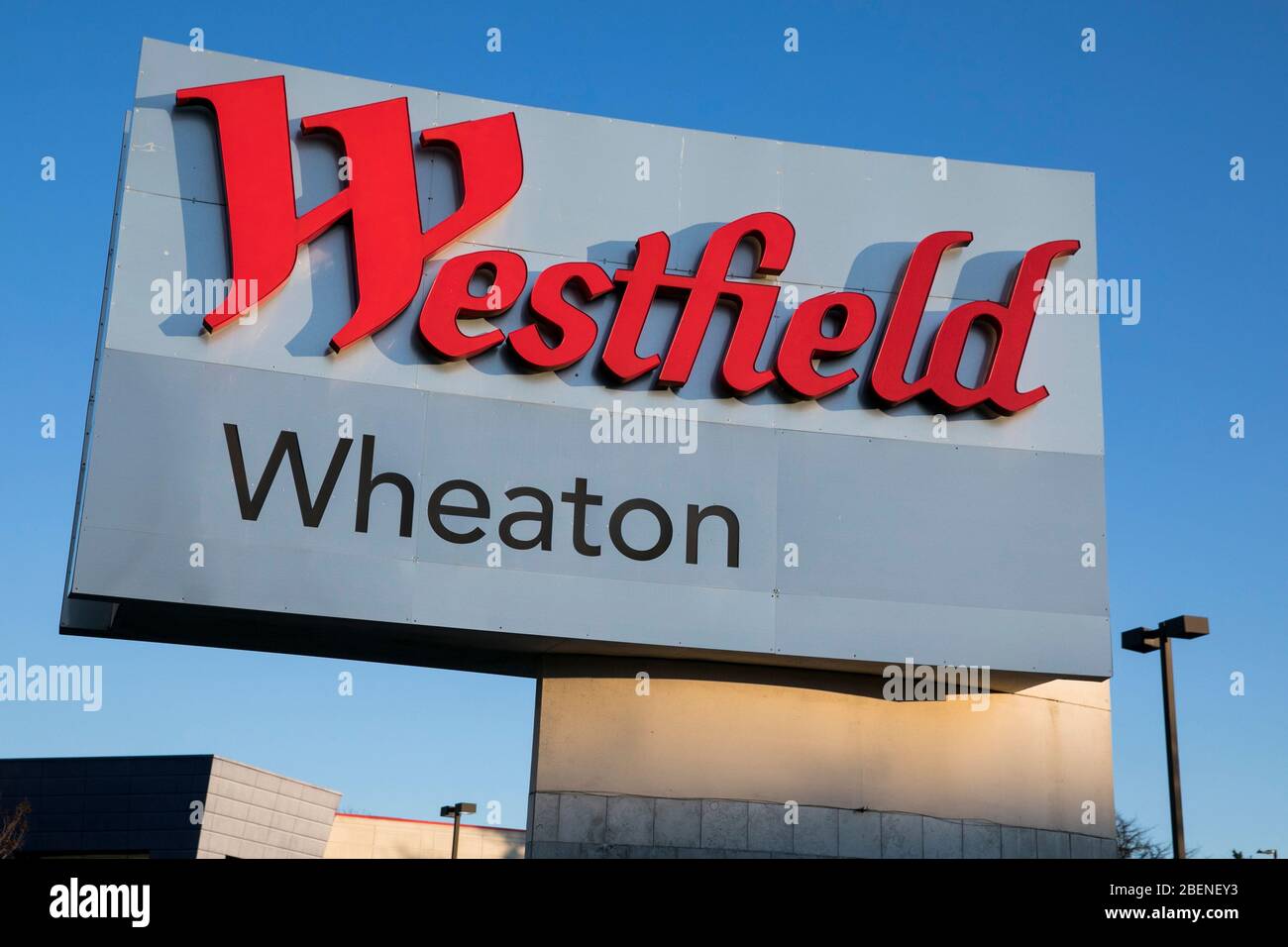 Un logo à l'extérieur du centre commercial Westfield Wheaton à Wheaton, dans le Maryland, le 2 avril 2020. Banque D'Images
