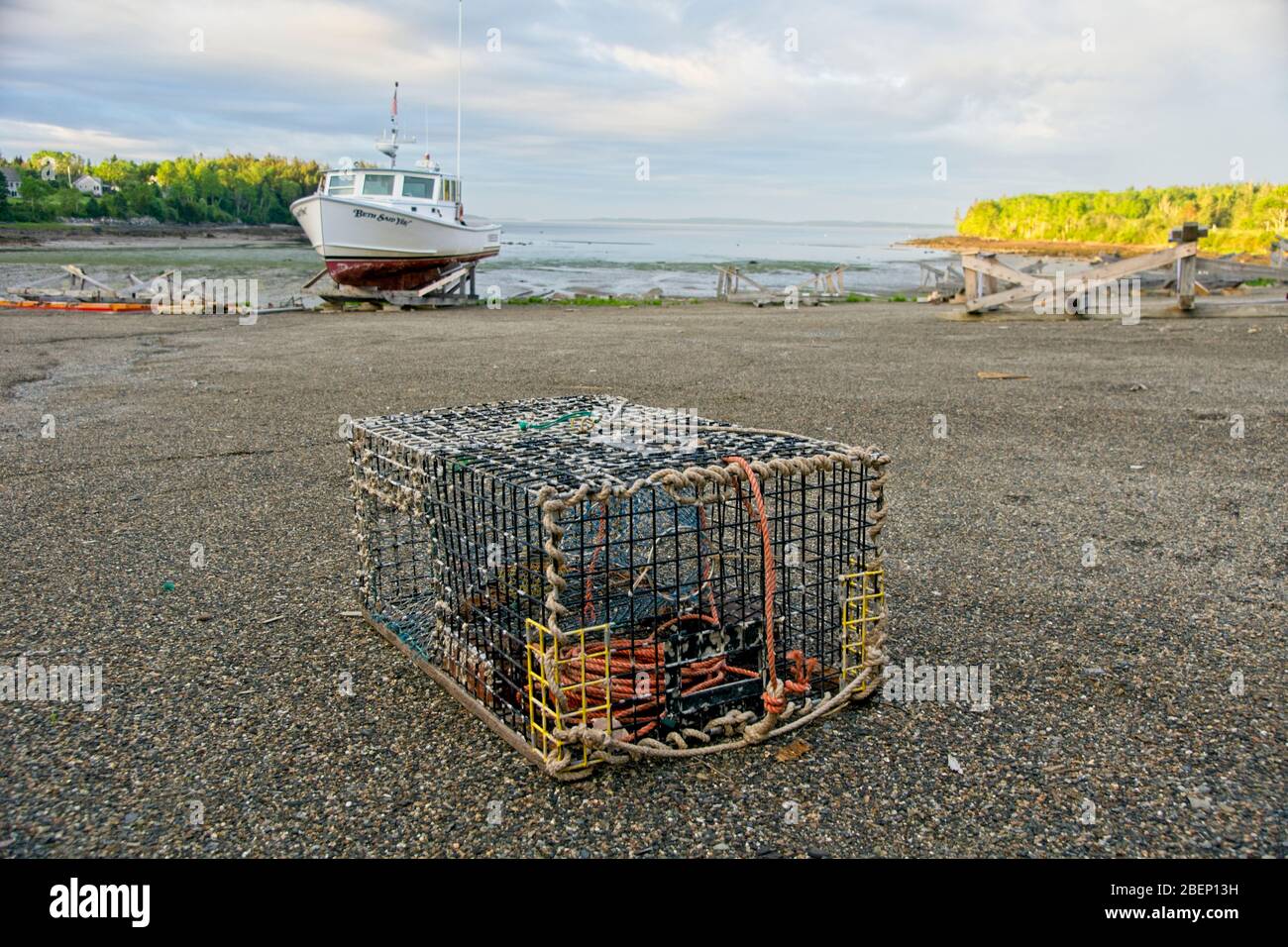 Tremont USA - 15 juin 2014 - piège à homard dans le chantier naval de Goose Cove près de Tremont Maine Banque D'Images