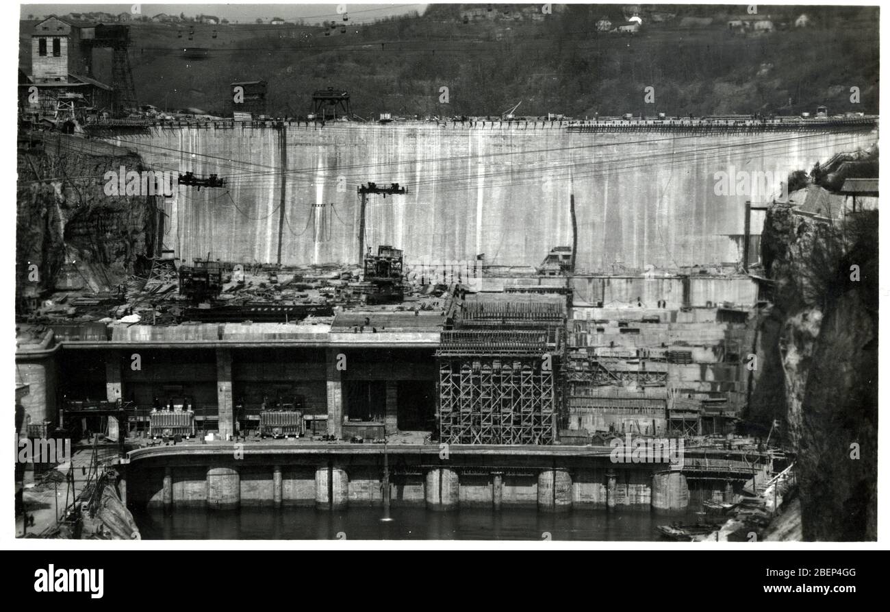 Construction du barrage de Genissiat déuxieme barrage et la déuxieme centrale hydroélectrique francaise construit sur le Rhône 1940 - 1947 (construction Banque D'Images