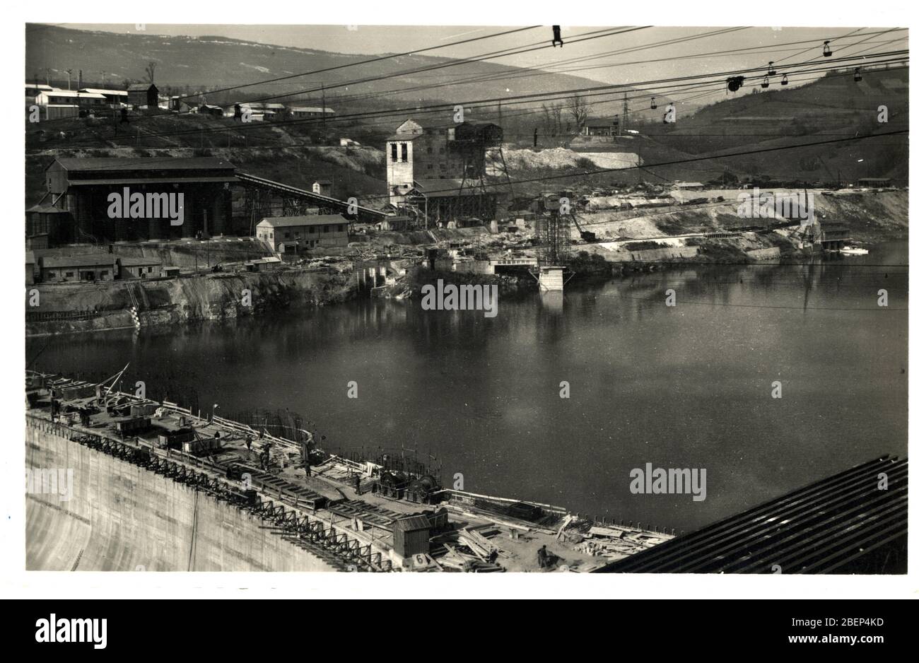 Construction du barrage de Genissiat déuxieme barrage et la déuxieme centrale hydroélectrique francaise construit sur le Rhône 1940 - 1947 (construction Banque D'Images