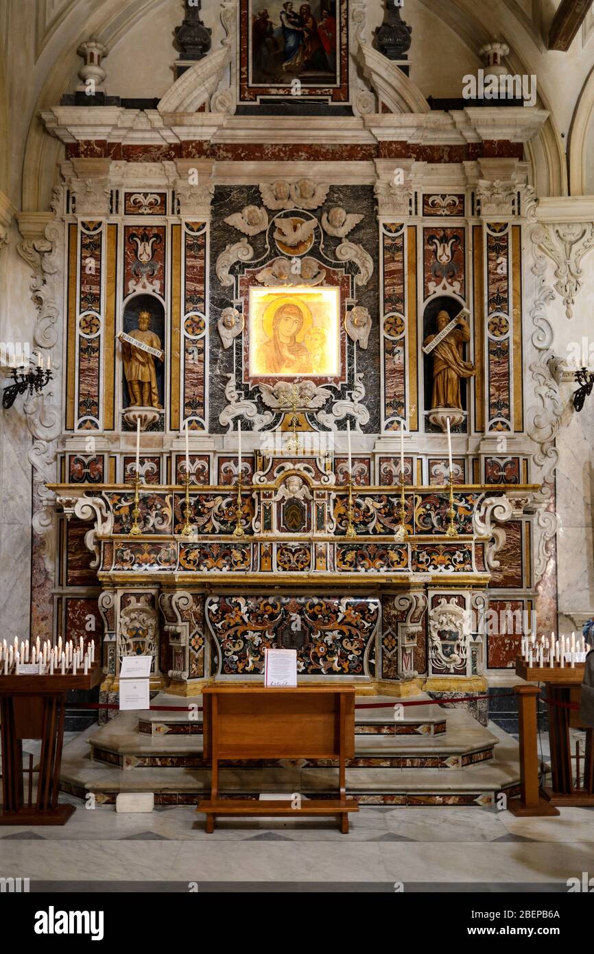 Cannes, France - 15 septembre 2019 : Peintures et décorations dans l'intérieur de la cathédrale de Matera, Basilicate, Italie Banque D'Images