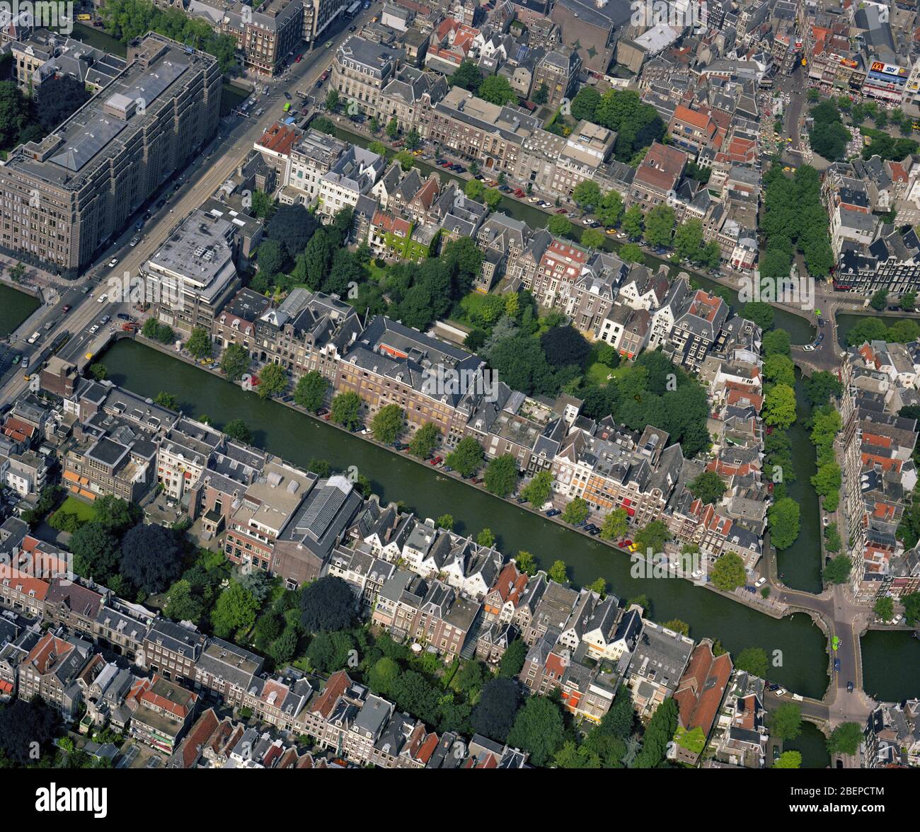 Amsterdam, Hollande, 24 août - 1987: Photo aérienne historique de la Vijzelstraat, Keizersgracht et Herengracht dans le centre d'Amsterdam Banque D'Images
