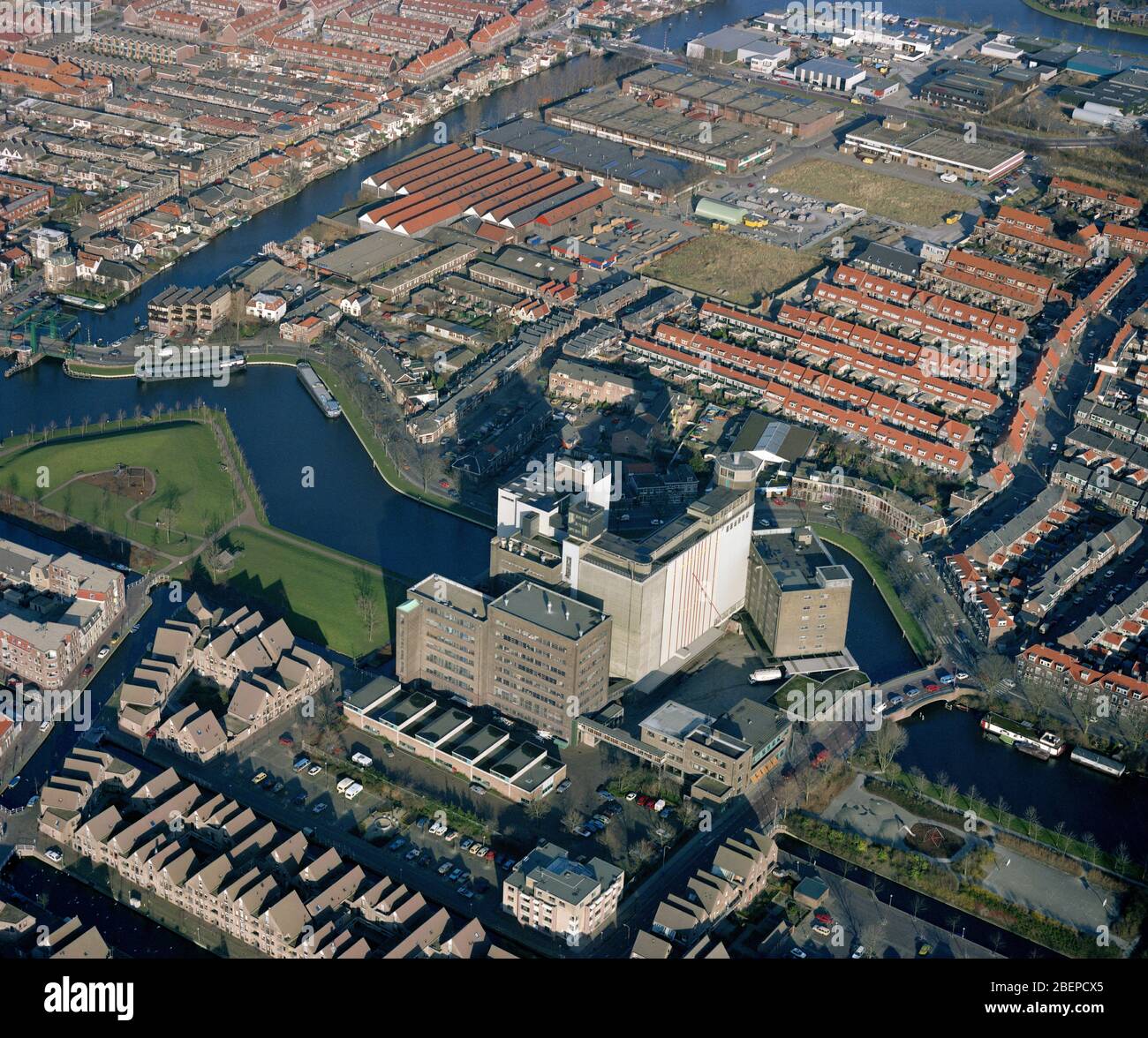 Leiden, Hollande, du 07 au 1988 : photo aérienne historique du complexe industriel historique de meelfabriek, Leiden, Hollande Banque D'Images