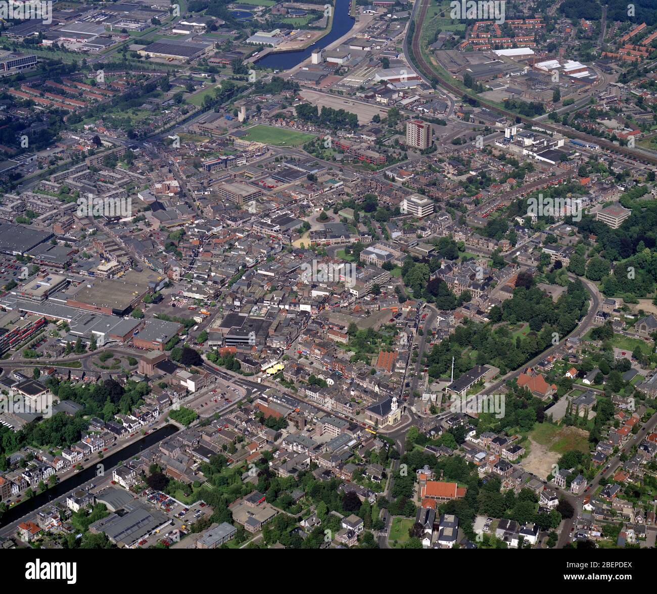 Assen, Hollande, 12 juillet 1990 : photo aérienne historique du centre de la ville d'Assen dans la province de Drenthe Banque D'Images