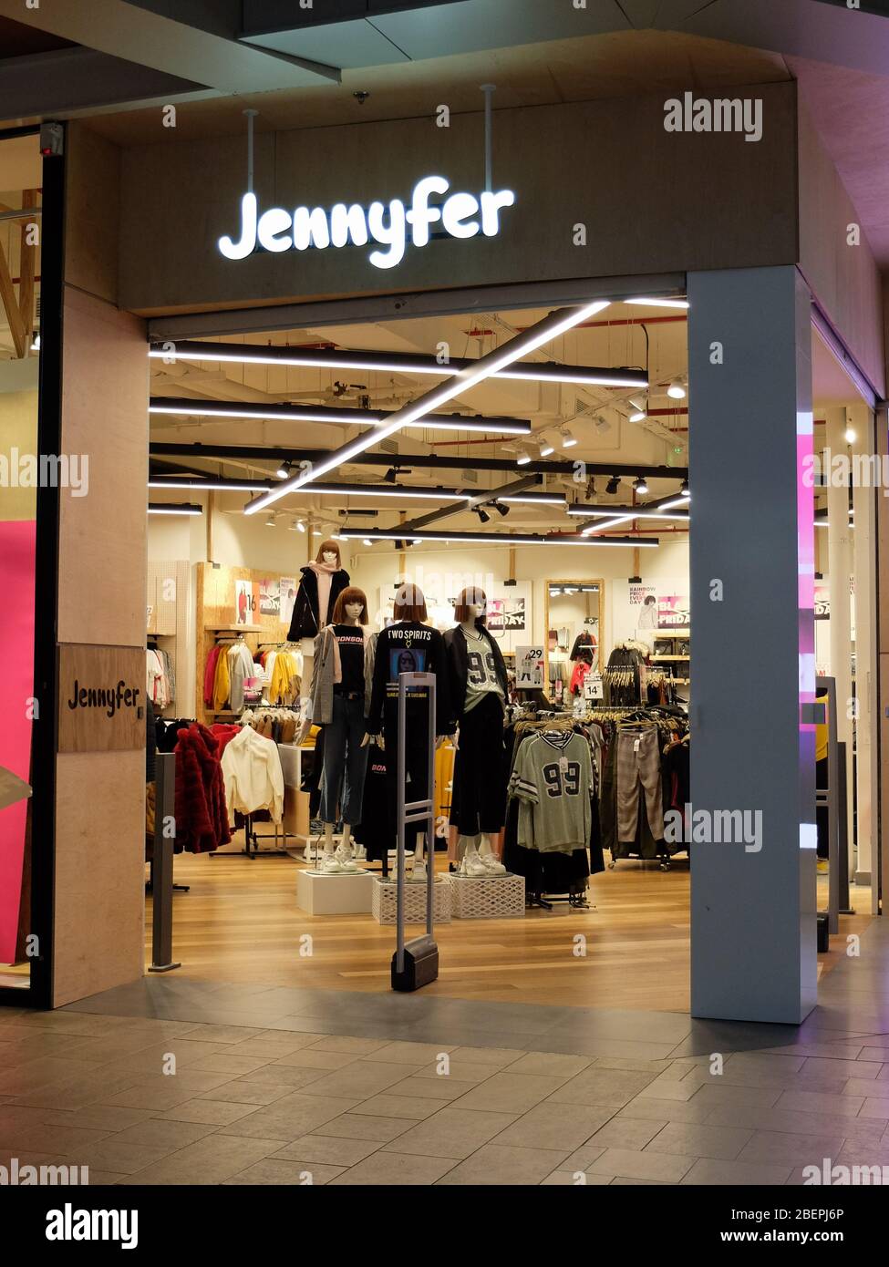 Jenny-fer. Jenny est une marque française, une chaîne de chaussures et  accessoires pour femmes prêts à porter et à la mode Photo Stock - Alamy