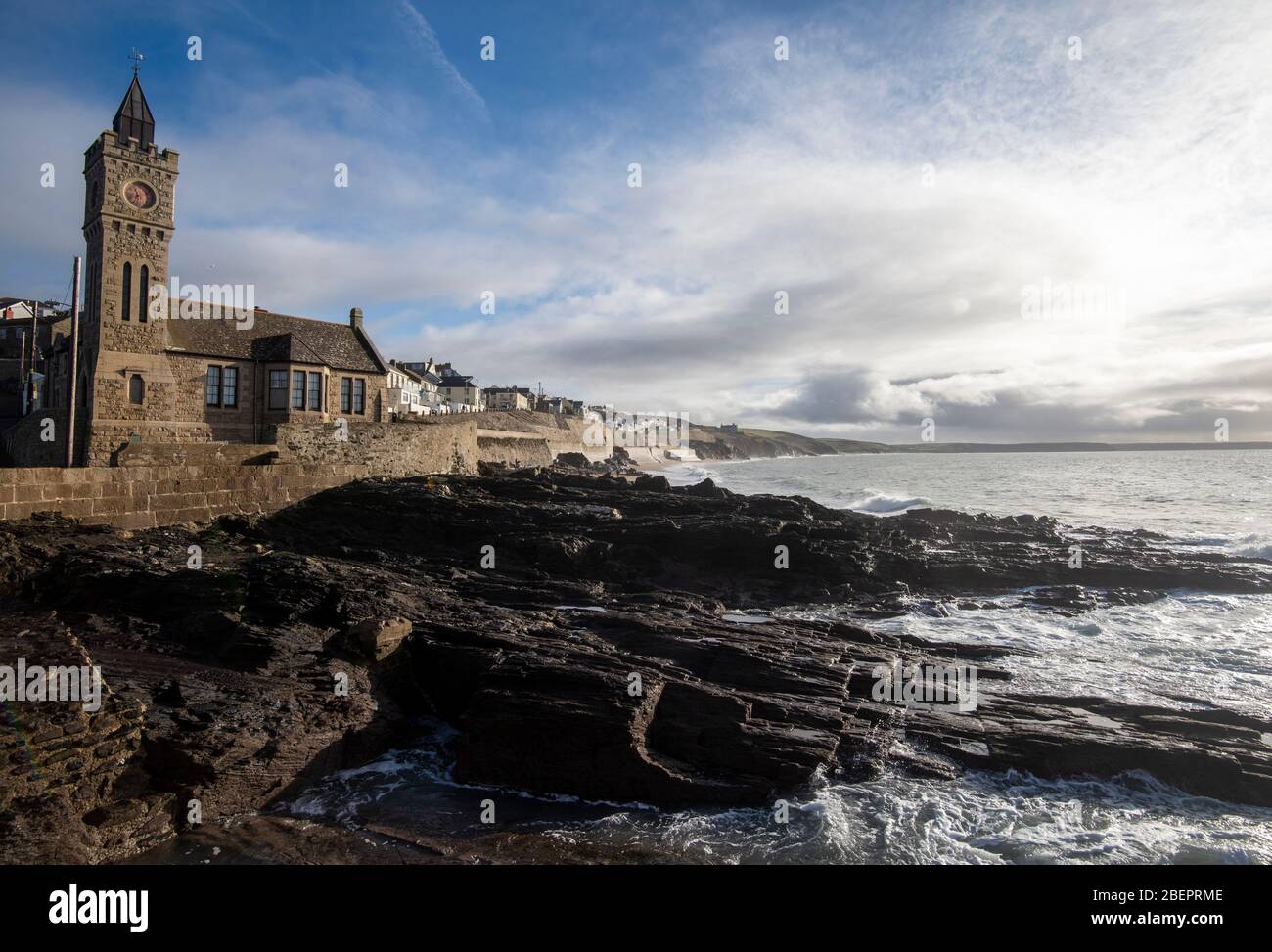 Journée hivernale ensoleillée à Porthleven, Cornwall Angleterre Royaume-Uni Banque D'Images