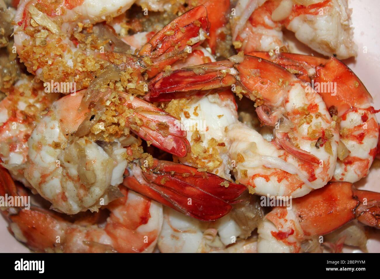 Crevettes à l'ail / crevettes - savoureuse cuisine thaïlandaise Banque D'Images