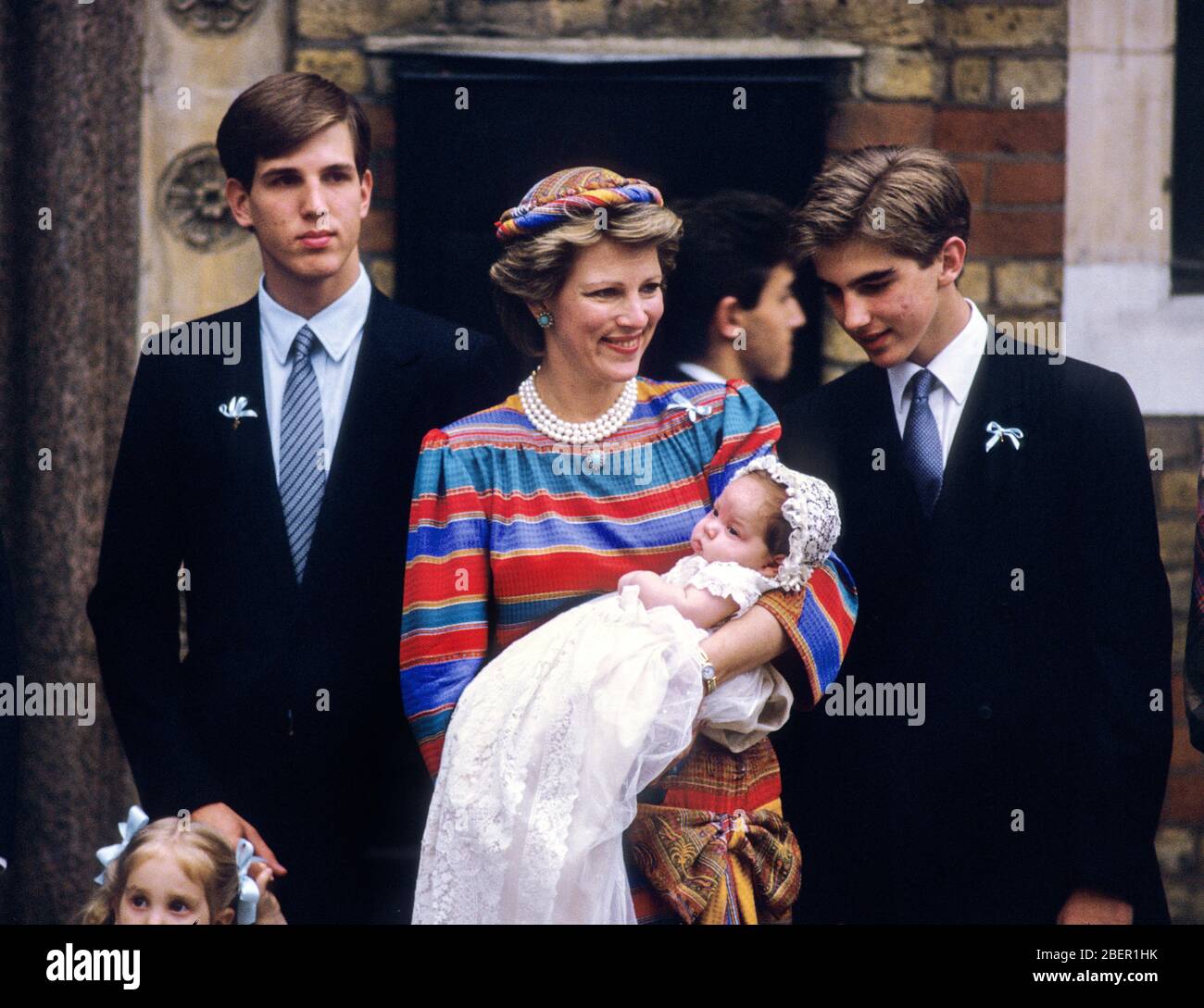 Le prince héritier Pavlos, la reine Anne-Marie et le prince Philippos et le prince Nichols de la famille royale grecque le baptême du prince Philippos, Londres Banque D'Images