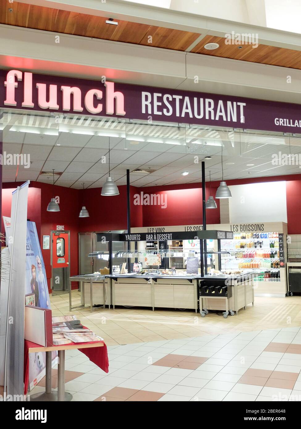 Restaurant Flunch. Flunch est une chaîne de restaurants française en libre-service. Il est présent en France, en Espagne, en Italie et en Pologne. Cette chaîne est opérant Banque D'Images