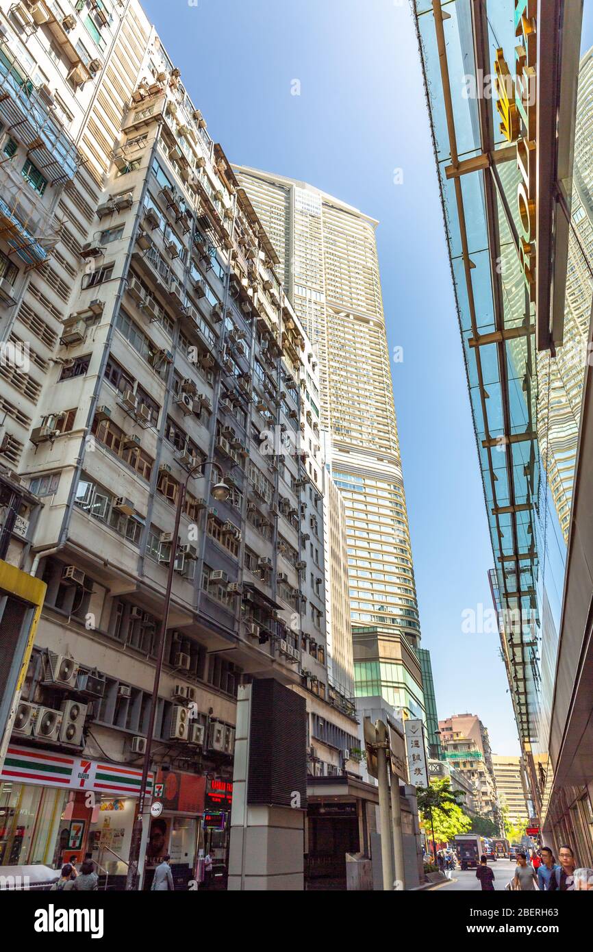 Les rues de Hong Kong avec des gens, Chine. Banque D'Images