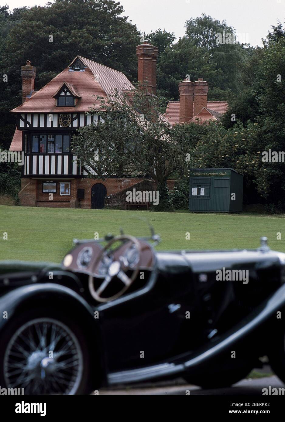 Vintage MG au Tilford Cricket Club, Tilford Surrey Royaume-Uni Banque D'Images