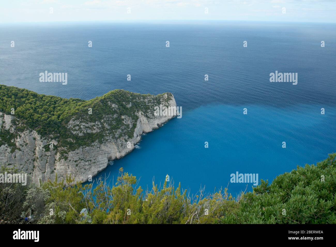 Grèce, île de Zakynthos vue imprenable sur la baie vide de Navagio et