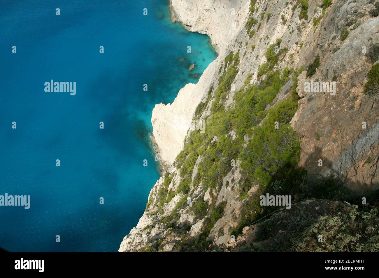 Grèce, île de Zakynthos vue imprenable sur la baie vide de Navagio et
