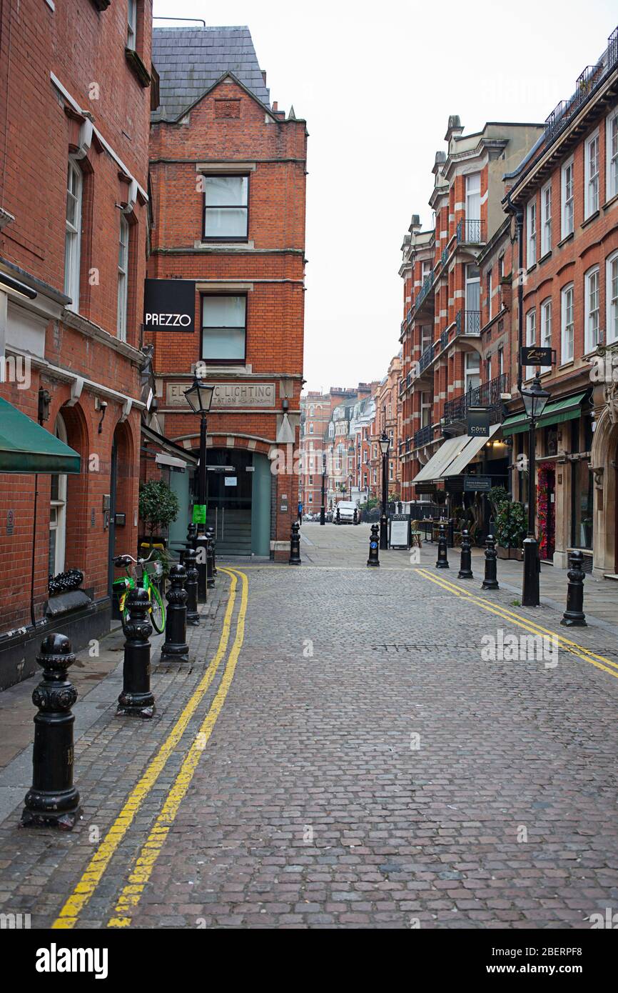 Kensington CT, rue étroite avec bornes Banque D'Images