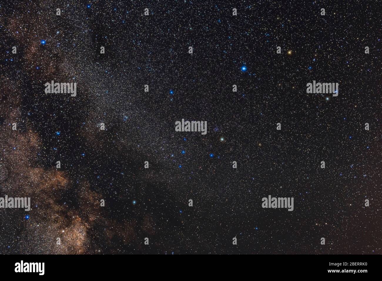 La constellation de Serpen dans le ciel d'été du nord. Banque D'Images