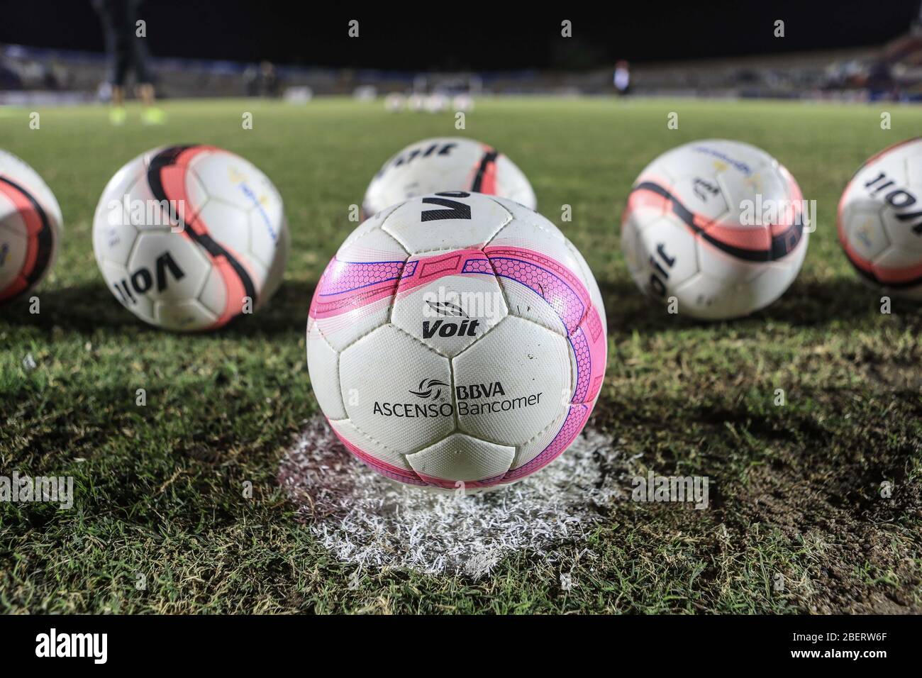 balón de futbol, balón , futbol, football. .Venados FC vs Cimarrones,  durante la jornada 15 del torneo apertura 2017 de la liva Ascenso MX.  (Foto: Lui Photo Stock - Alamy