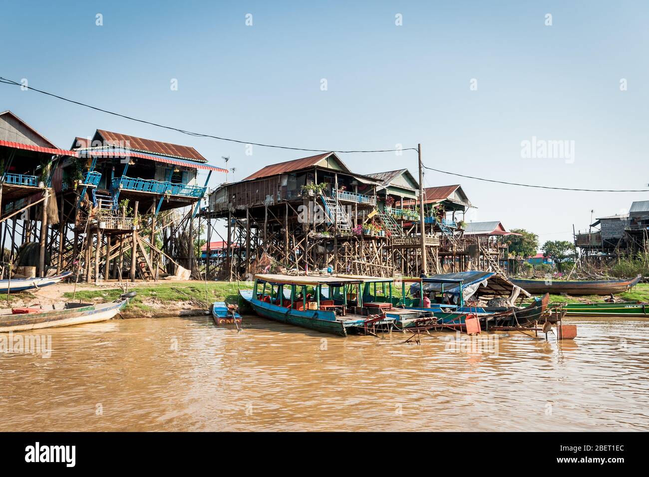 Photos des incroyables maisons sur pilotis au village flottant de Kampong Phluk près de Siem Reap, au Cambodge. Banque D'Images