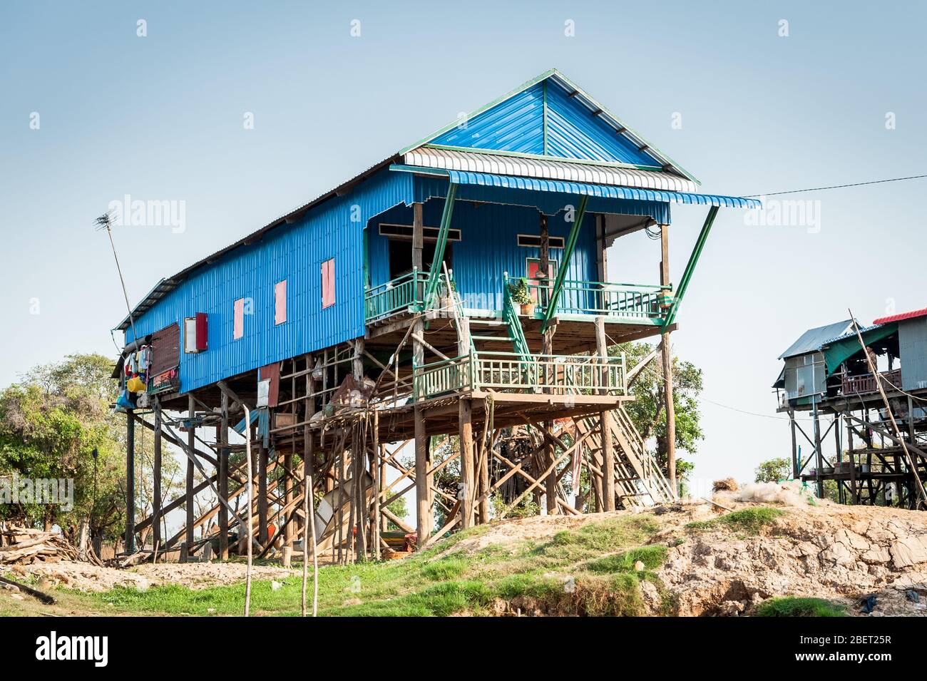 Photos des incroyables maisons sur pilotis au village flottant de Kampong Phluk près de Siem Reap, au Cambodge. Banque D'Images