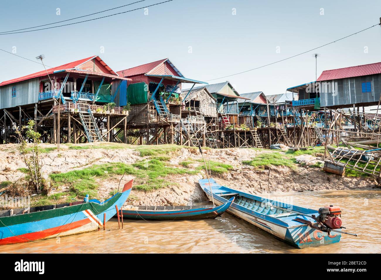 Photos des incroyables maisons sur pilotis au village flottant de Kampong Phluk près de Siem Reap, au Cambodge. Banque D'Images