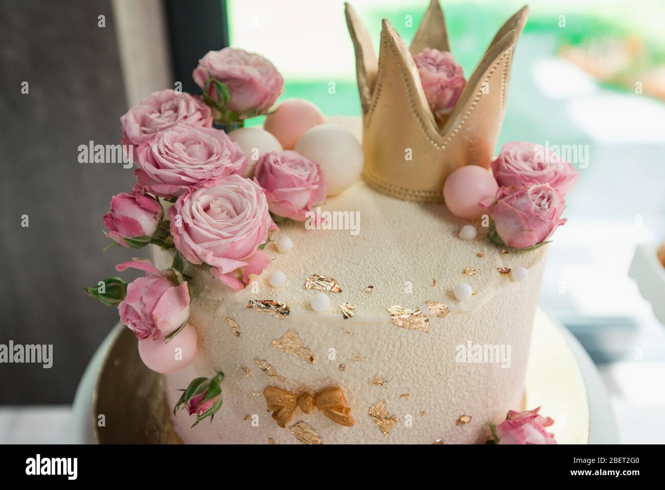 Gateau Special Anniversaire Avec Couronne Sur Un Dessus Photo Stock Alamy Gateau Special Anniversaire Avec Couronne Sur Un Dessus Photo Stock Alamy