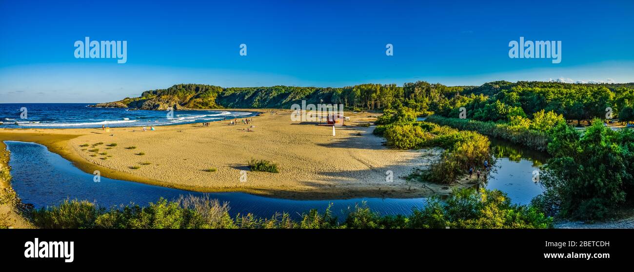 Vue panoramique sur la plus belle plage de la côte sud de la mer Noire à Silistar, Rezovo, Bulgarie Banque D'Images