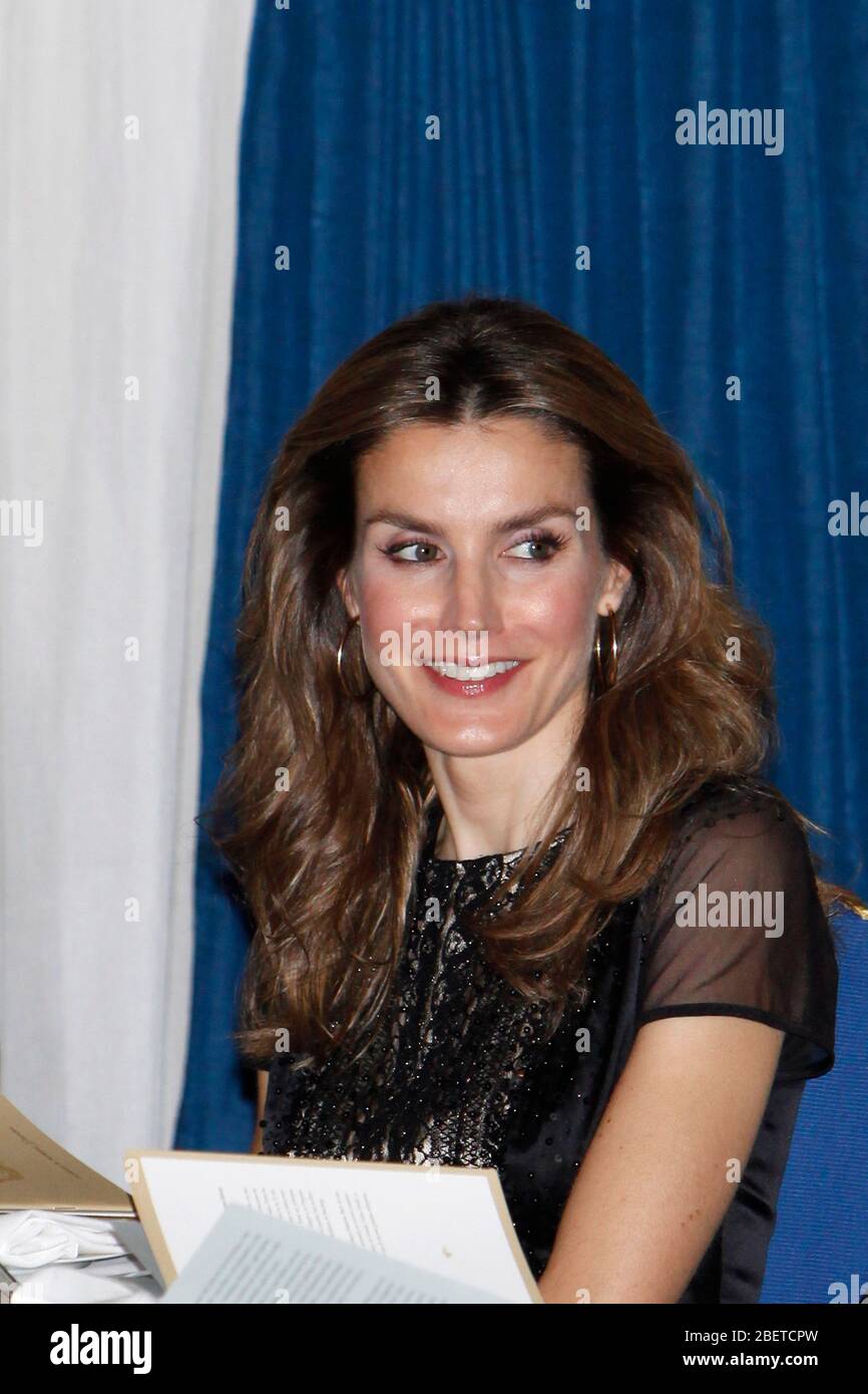 La princesse Letizia d'Espagne assiste à la cérémonie du "Francisco Cerecedo Journalism Award" à l'hôtel Ritz de Madrid. 20 novembre 2012. (ALTERPHOTOS/Caro Banque D'Images