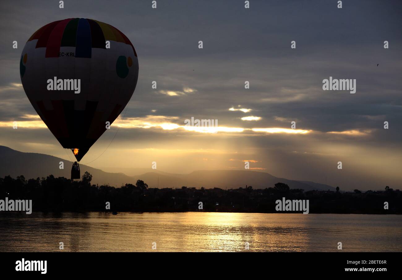 Festival de montgolfières à Leon Guanajuato Festivlal del globo en leon Guanajuato, 16nov2013. FOTO:TiradorTercero/NortePhoto.com Banque D'Images