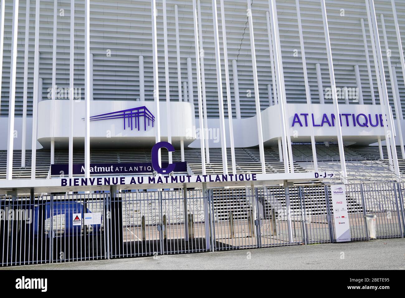 Bordeaux , Aquitaine/France - 10 25 2019 : logo signe lettrage Nouveau Stade à Bordeaux giondin France Matmut; Banque D'Images