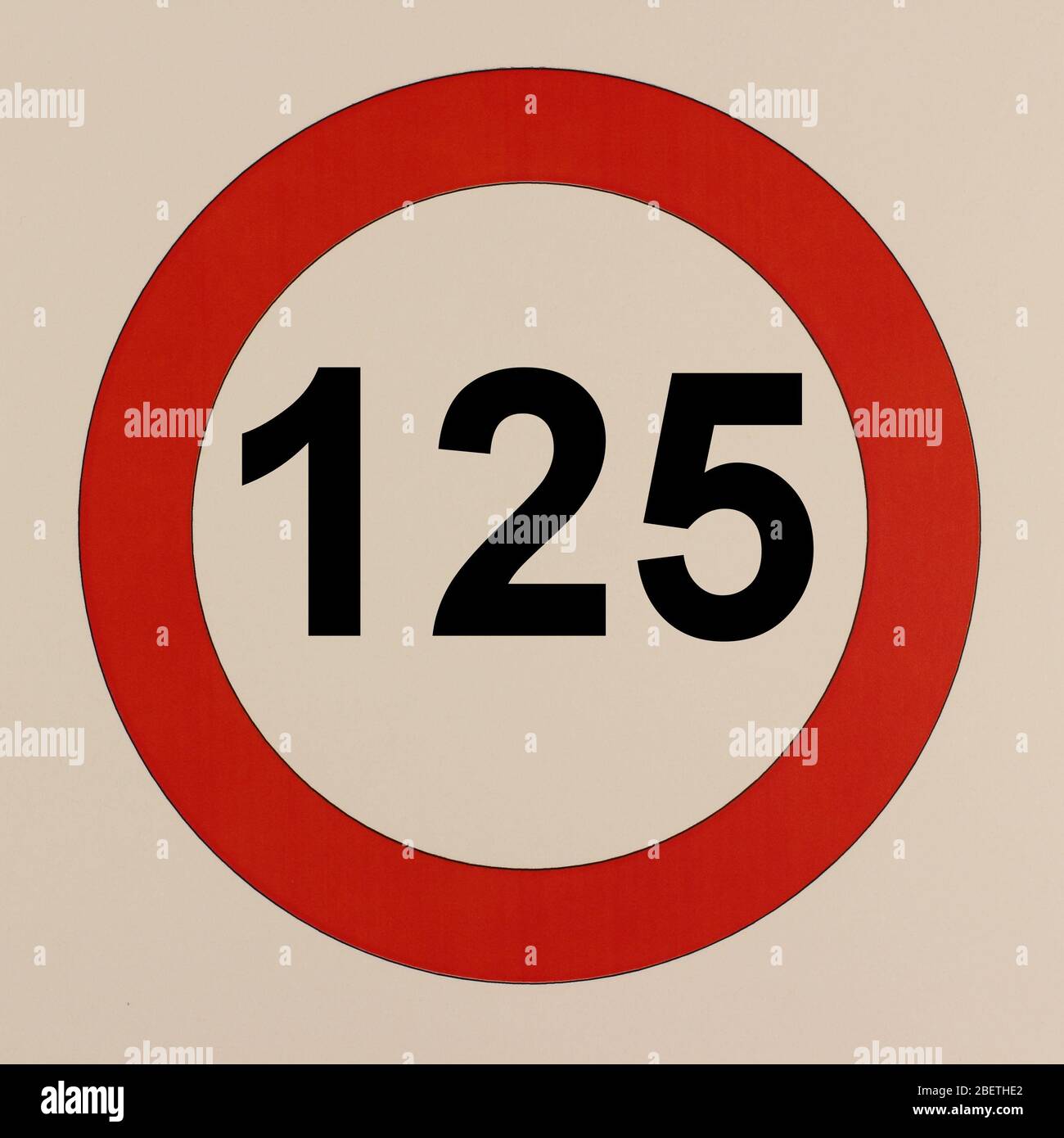 Illustration des Straßenverkehrszeichens 'maximum Geschwindigkeit 125 km pro Stunde' Banque D'Images
