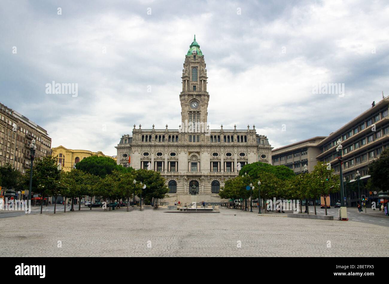 Hôtel de ville de Porto ou Camara Municipal do Porto sur Avenida dos Aliados, place de la liberté, Porto, Portugal Banque D'Images