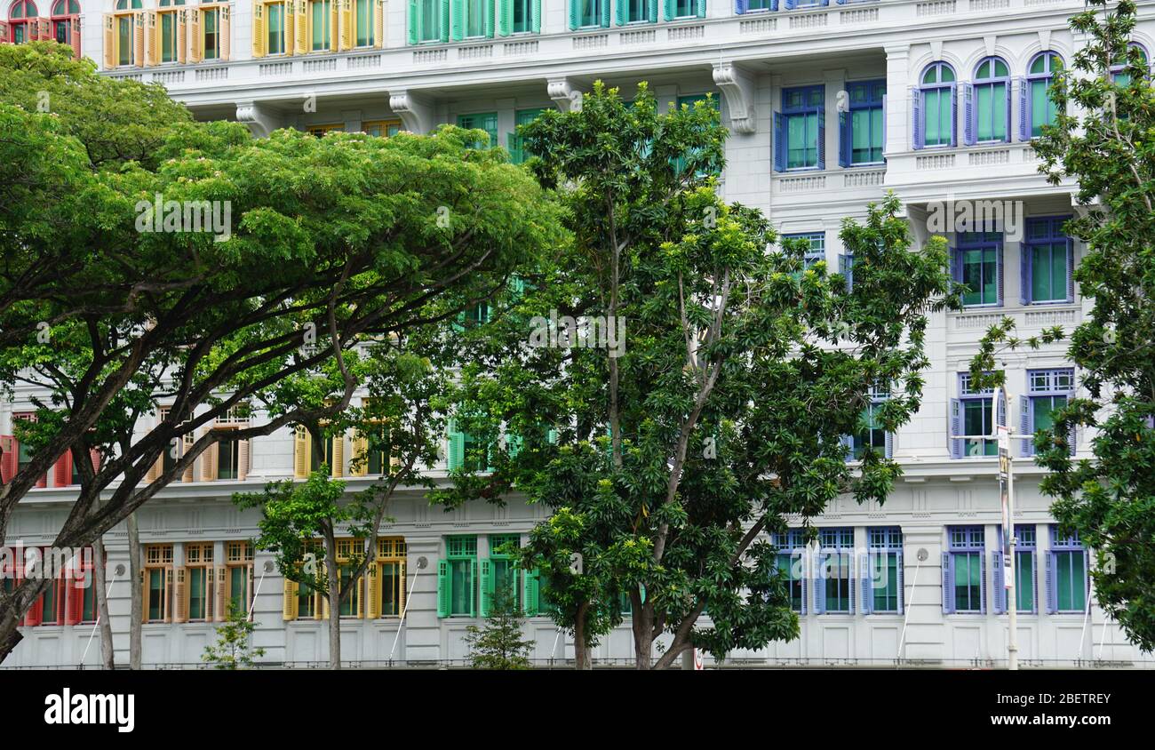 vieux volets colorés en bois à singapour Banque D'Images