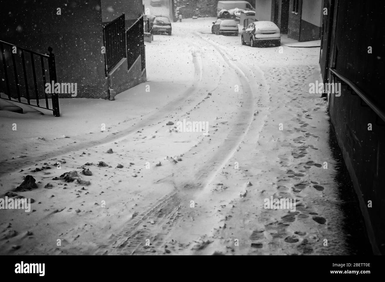 Neige dans la rue urbaine, paysage naturel, hiver Banque D'Images