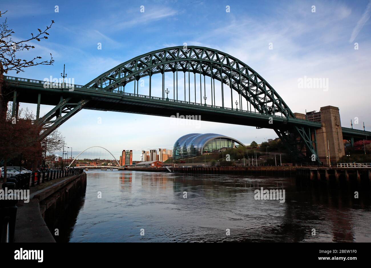 Tyne River, Newcaste on Tyne, Gateshead, Sage et River Side, Evening, ne England, Royaume-Uni, ponts Banque D'Images