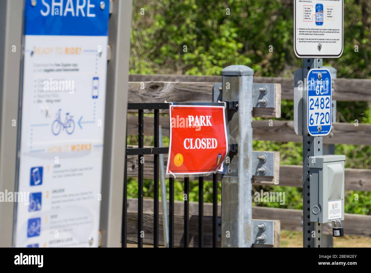 Kennesaw, GA / USA - 04/03/20: Park fermé au parc du comté de Cobb pendant le séjour obligatoire à l'abri de maison en place passer commande pour Covid-19 Corona VI Banque D'Images