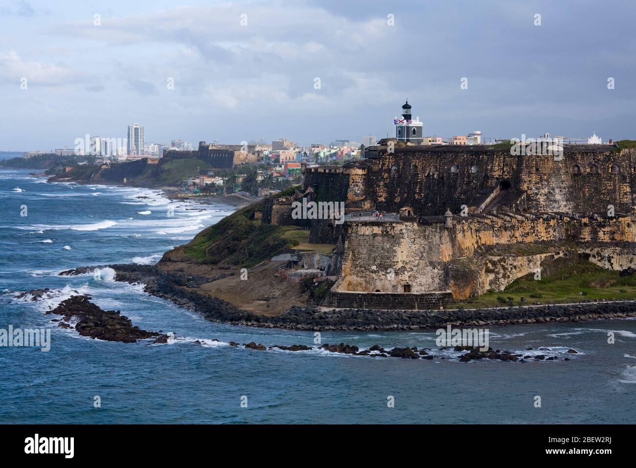 Phare d'El Morro sur Castillo San Felipe del Morro, vieille ville de San Juan, île de Porto Rico, États-Unis d'Amérique Banque D'Images